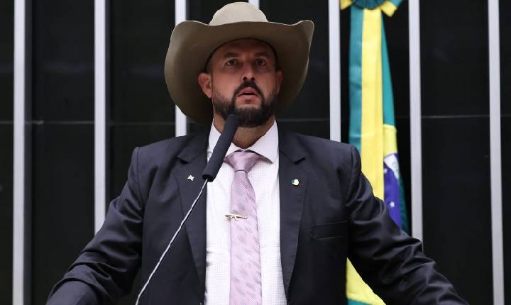 Câmara aprova MP sobre piso do frete e inclui anistia a multas por bloqueio de estradas; acompanhe