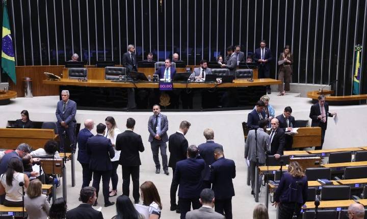 Câmara pode decidir nesta quinta sobre MP que zera taxa para compras de até 50 dólares