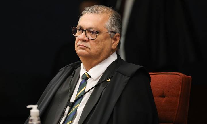 Dino abre apuração sobre emendas para produtora do filme de Bolsonaro