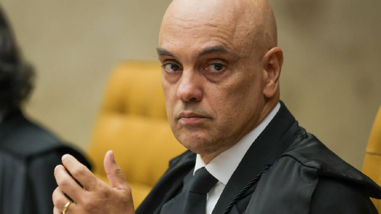 Fachin autoriza AGU a defender Moraes em processo nos EUA