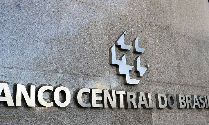 Mercado financeiro reduz previsão da inflação para 5% este ano