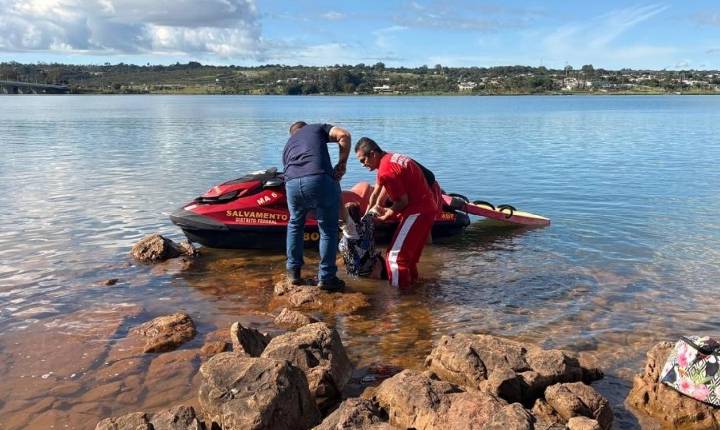 Jovem é resgatada após princípio de afogamento no Lago Paranoá