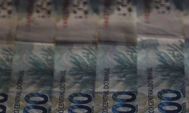 Redução de impostos e equilíbrio fiscal são prioridades, aponta CNI