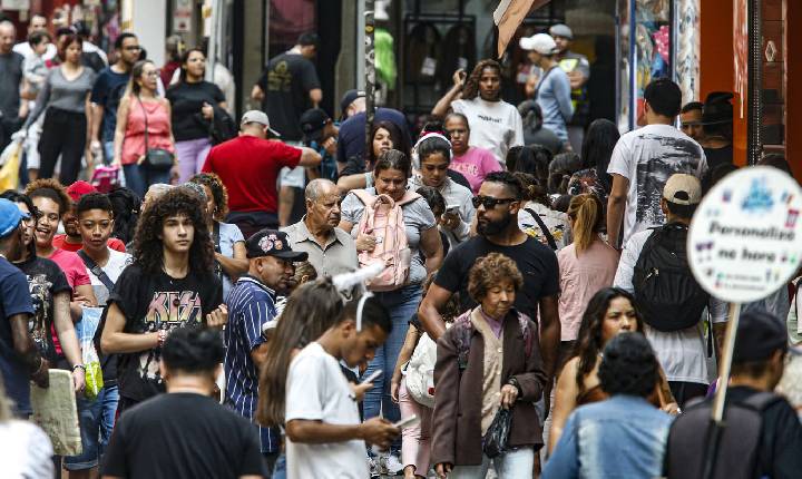 Salários diminuem pobreza em 22 regiões metropolitanas