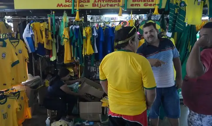 Vendas no comércio caem 0,8% em julho, com “ressaca” da Copa do Mundo