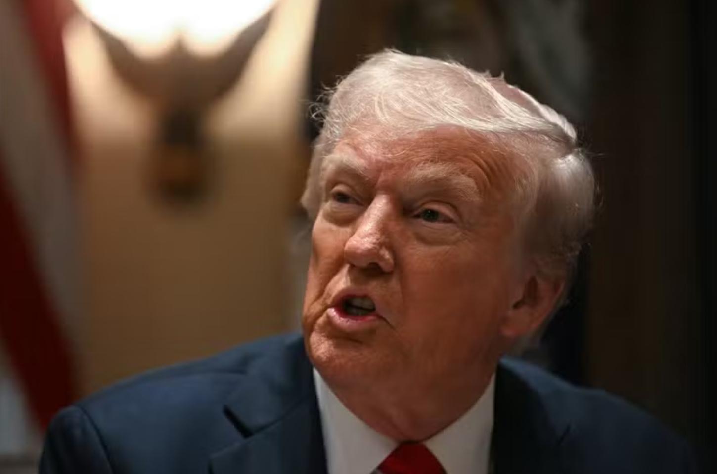 Trump quer vender 'gold card' para estrangeiros ricos em troca de cidadania