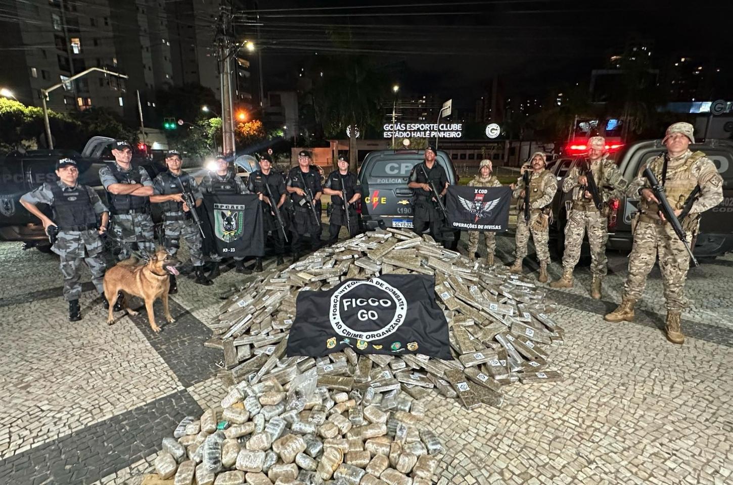 Grande apreensão na divisa: PM-GO desmonta esquema de tráfico com trator