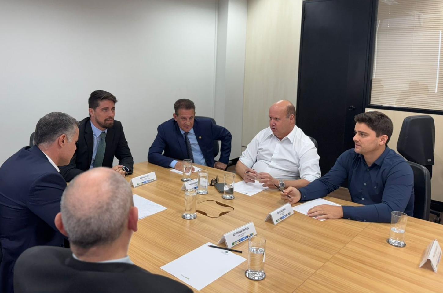 Prefeito de Luziânia negocia construção de passarelas na BR-040