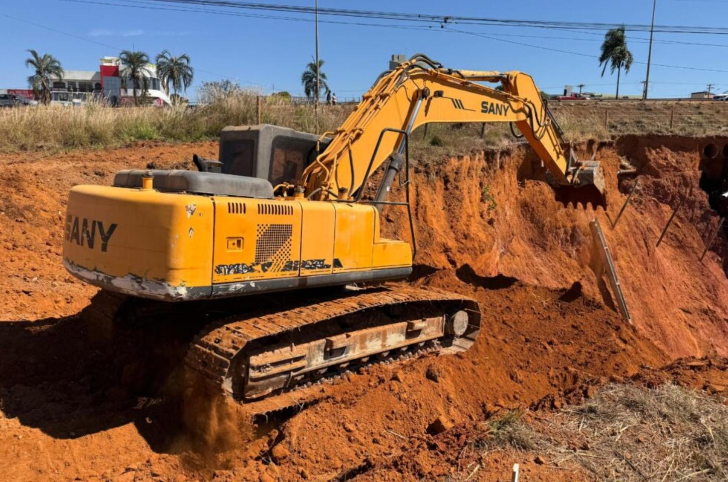 DNIT inicia obras de contenção contra voçoroca que ameaça a BR-040