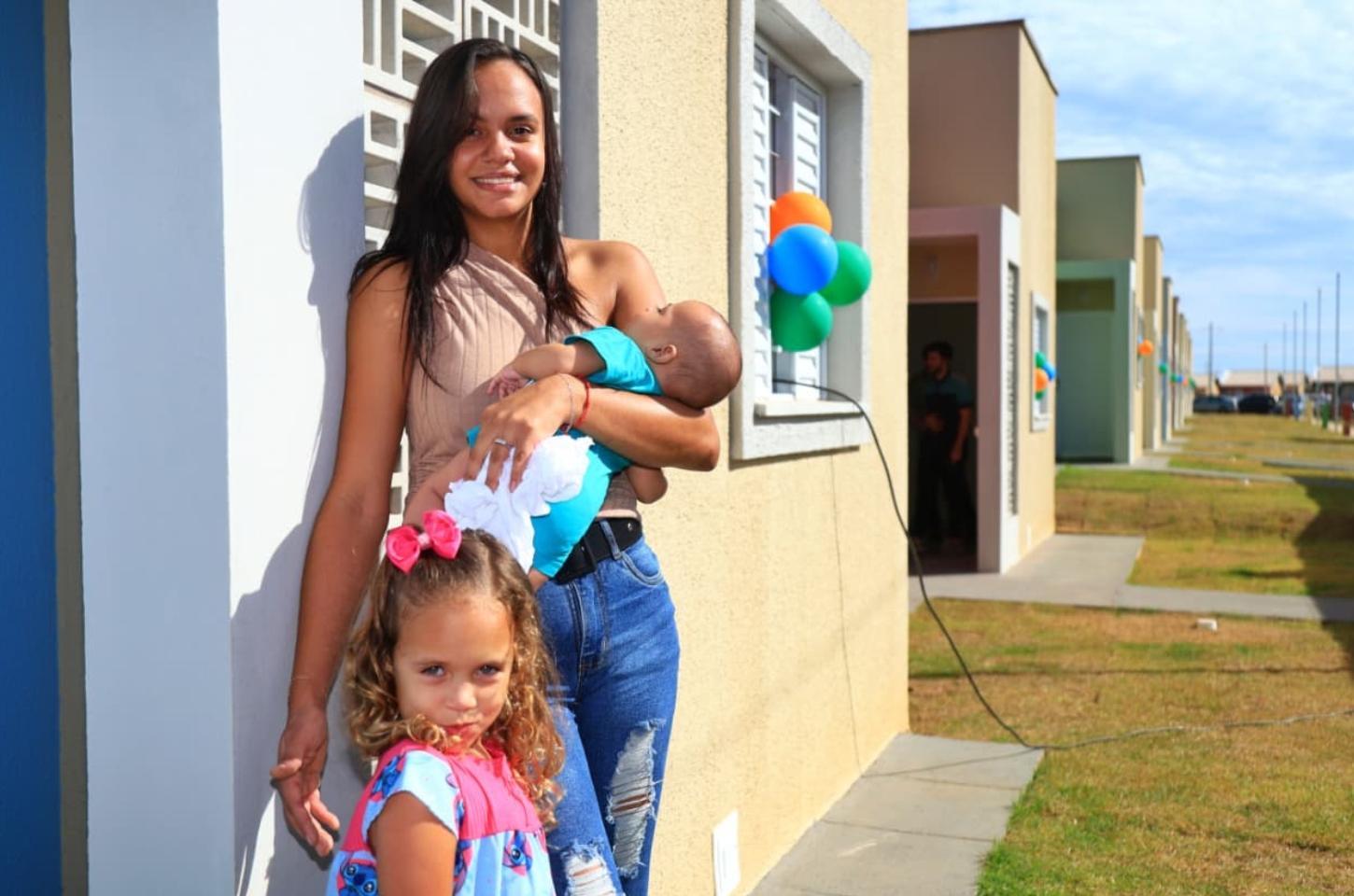 Daniel Vilela entrega 150 casas no Oeste de Goiás