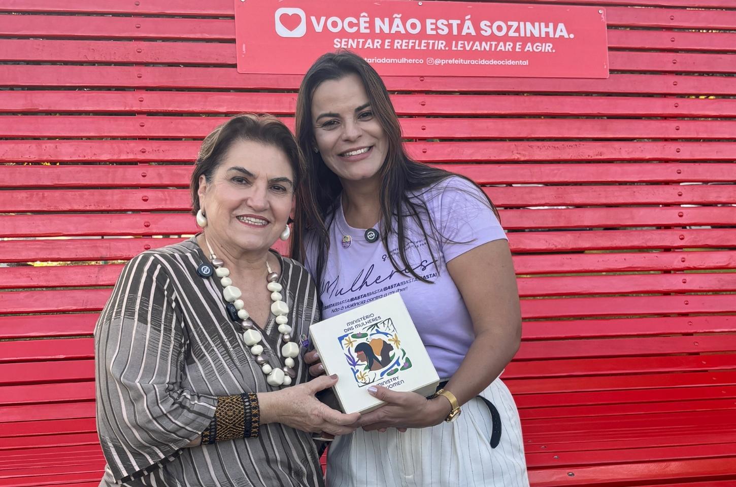 Ministra das Mulheres conhece trabalho da Secretaria da Mulher em Cidade Ocidental